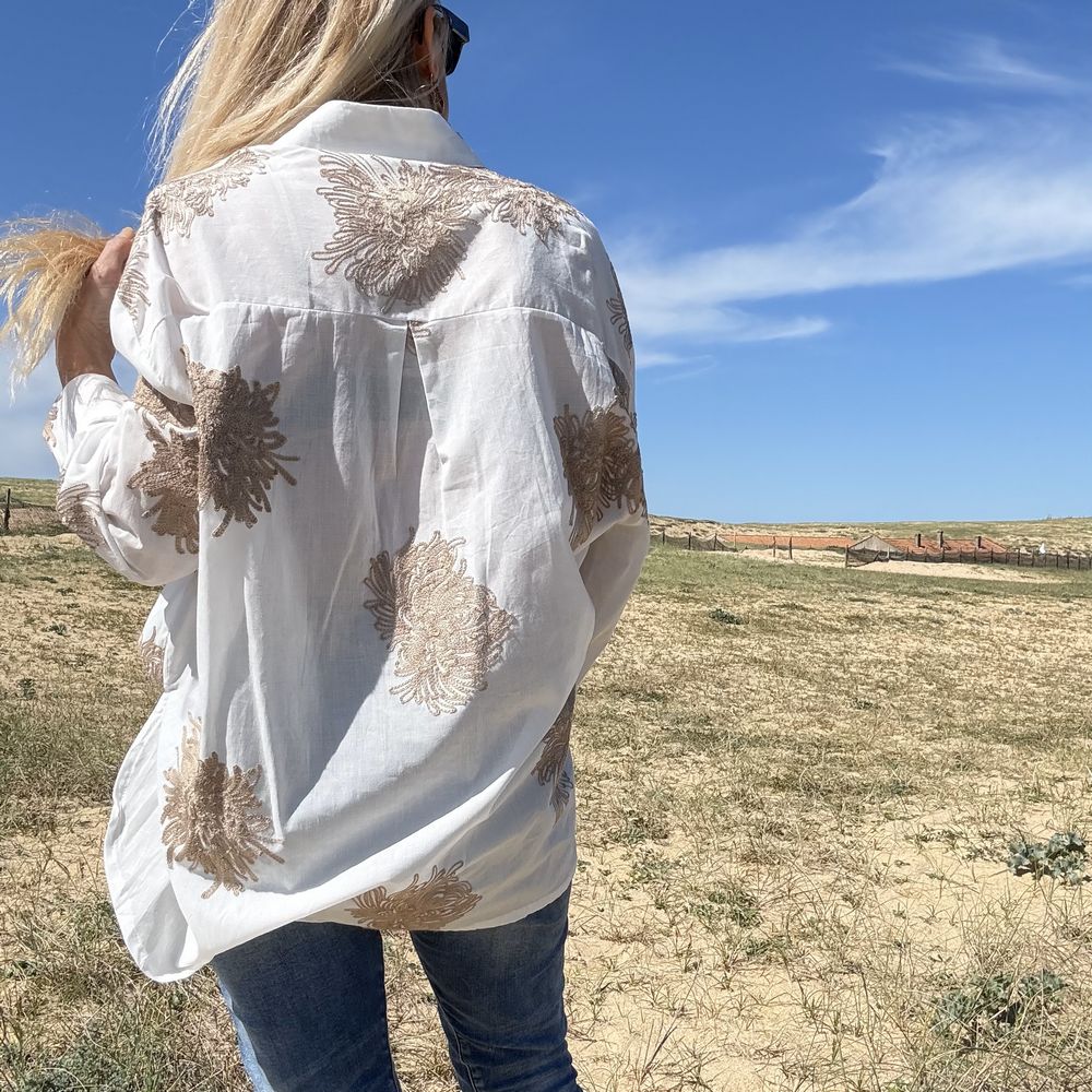 Chemise Ample Blanche Femme – Coton Brodé Fils Dorés | Élégance Bohème