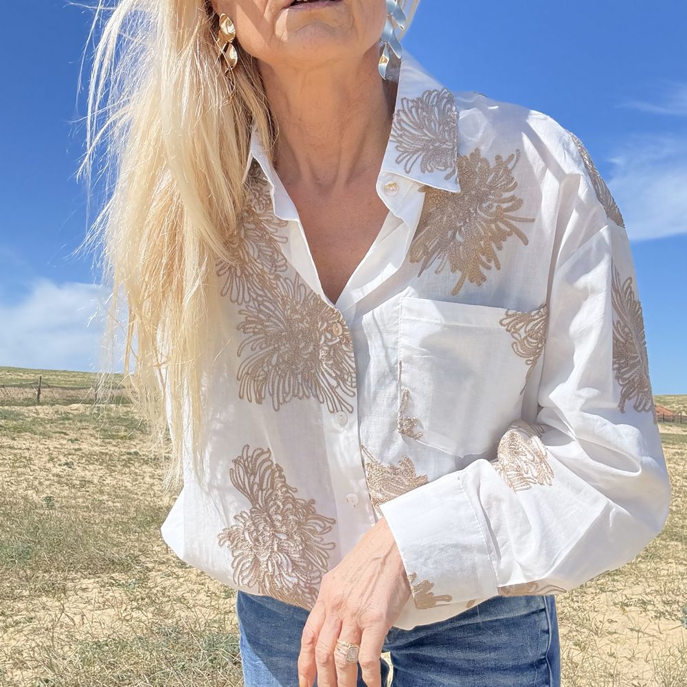 Chemise Ample Blanche Femme – Coton Brodé Fils Dorés | Élégance Bohème – Image 3