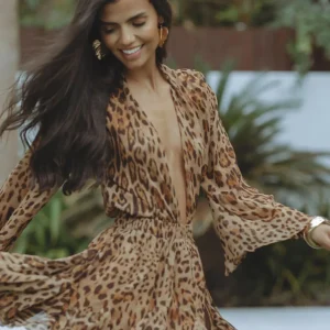 Robe Évasée à Manches Longues avec Décolleté en V Profond et Imprimé Léopard pour Femme | Idéale pour l’Automne et l’Hiver