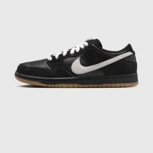 Nike SB Dunk Low - Black / White