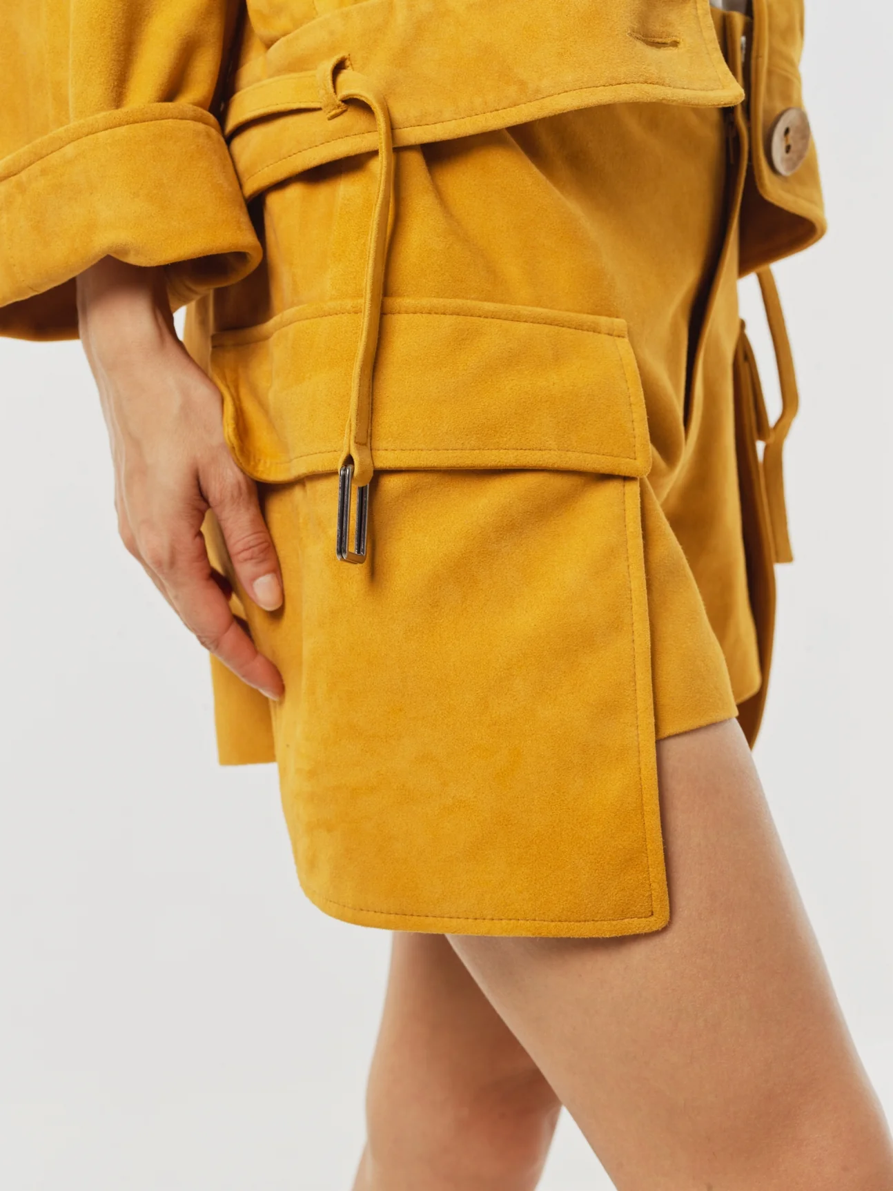 SHORT EN DAIM AVEC POCHES - BLANES VEL – Image 2