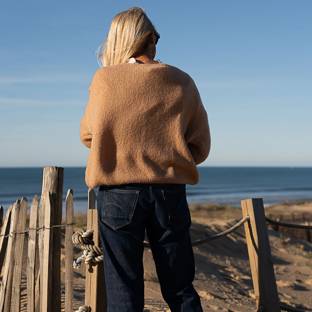 Gilet court en alpaga avec petits boutons en nacre – Image 2
